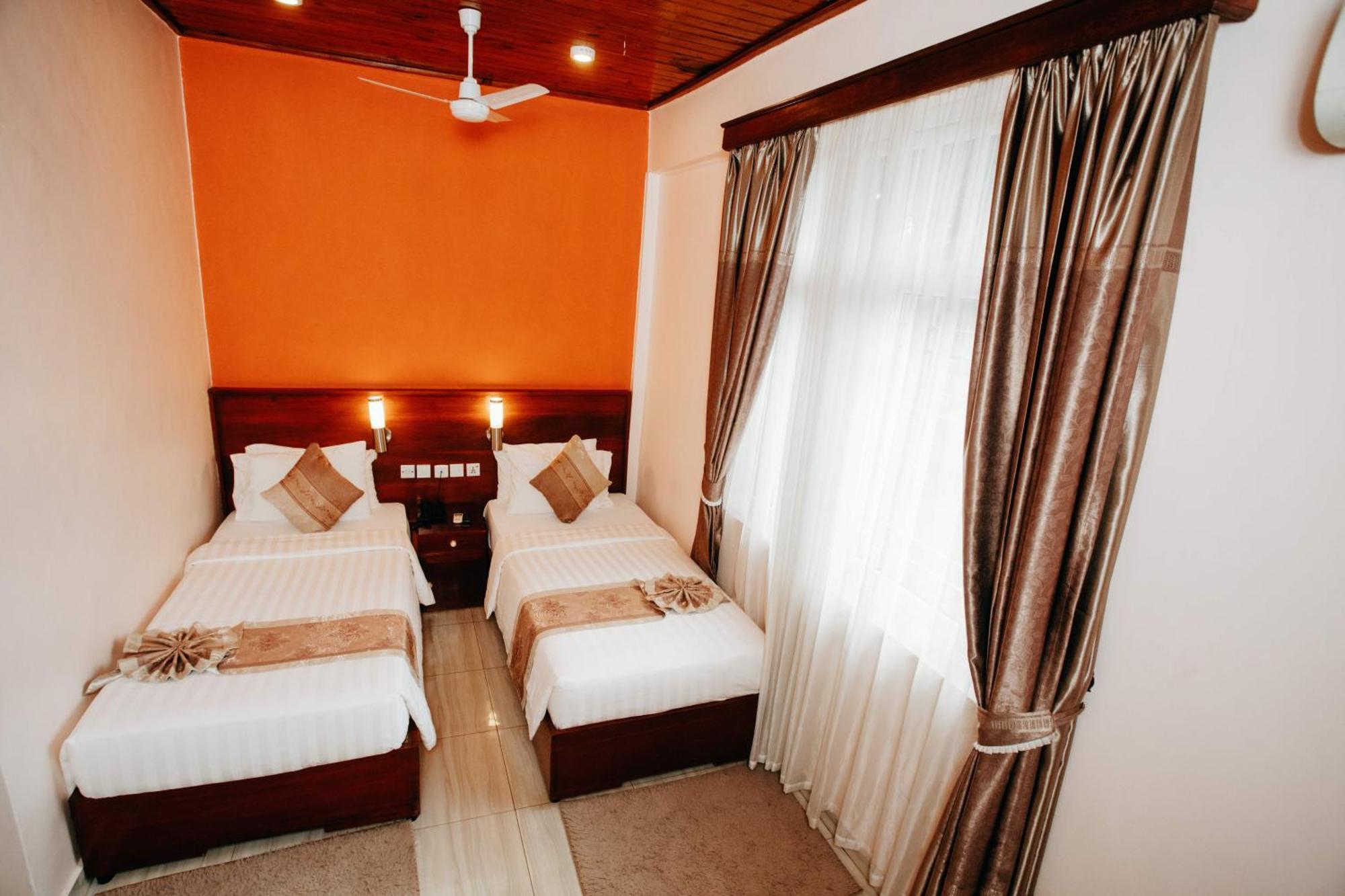 Keys Hotel Moshi Luaran gambar
