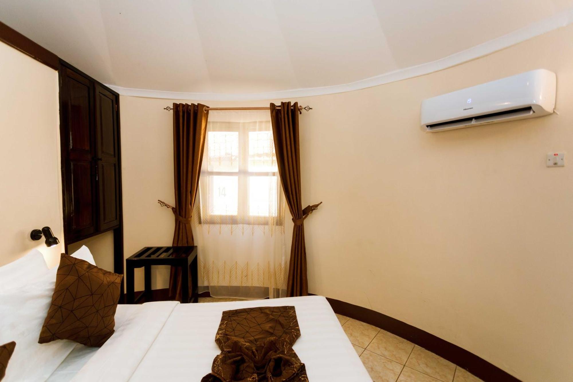 Keys Hotel Moshi Luaran gambar