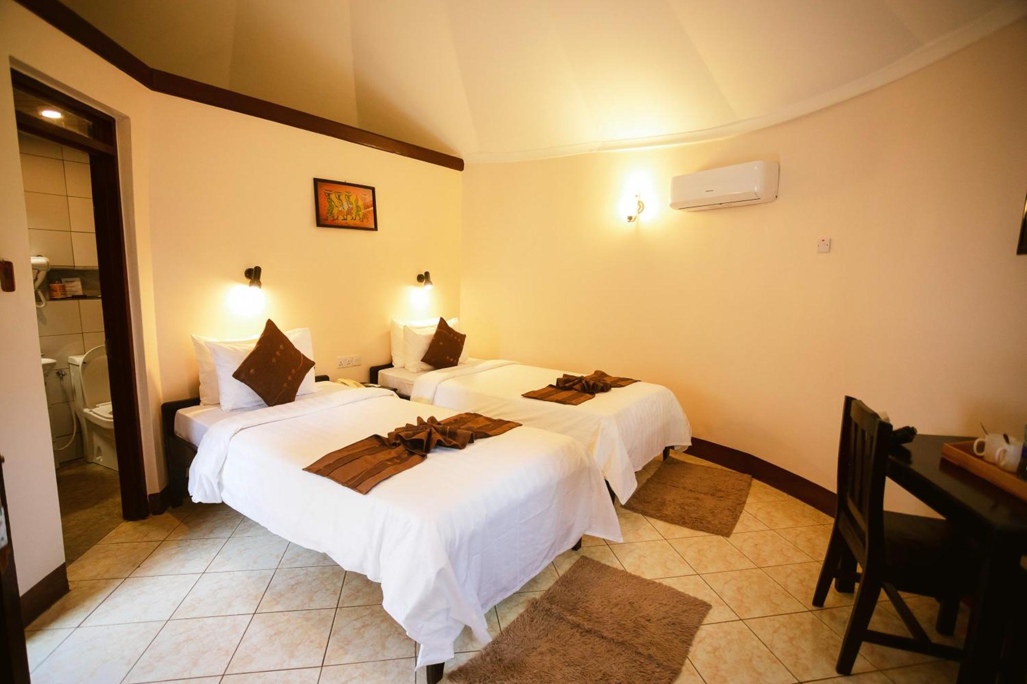 Keys Hotel Moshi Luaran gambar