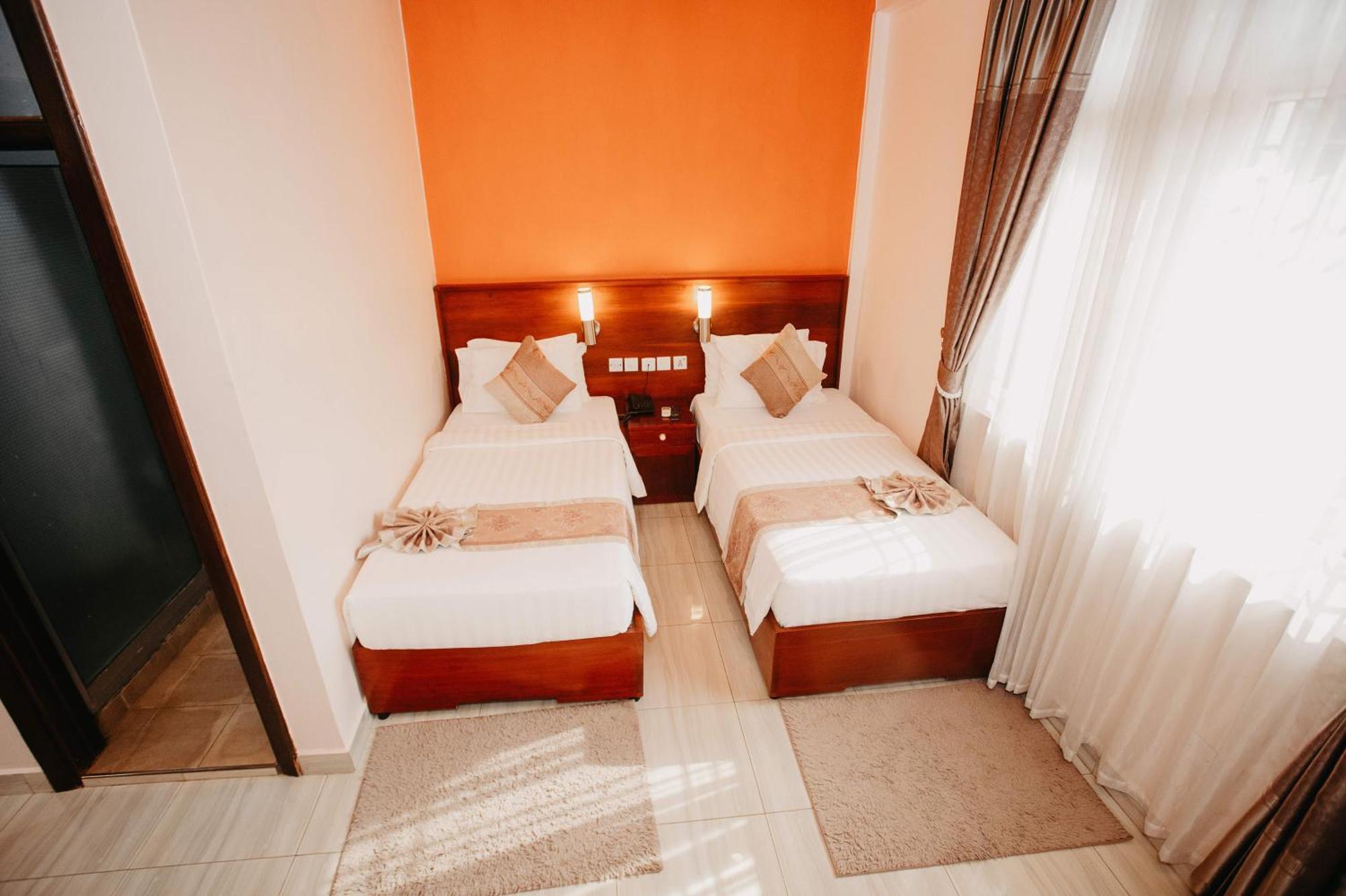 Keys Hotel Moshi Luaran gambar
