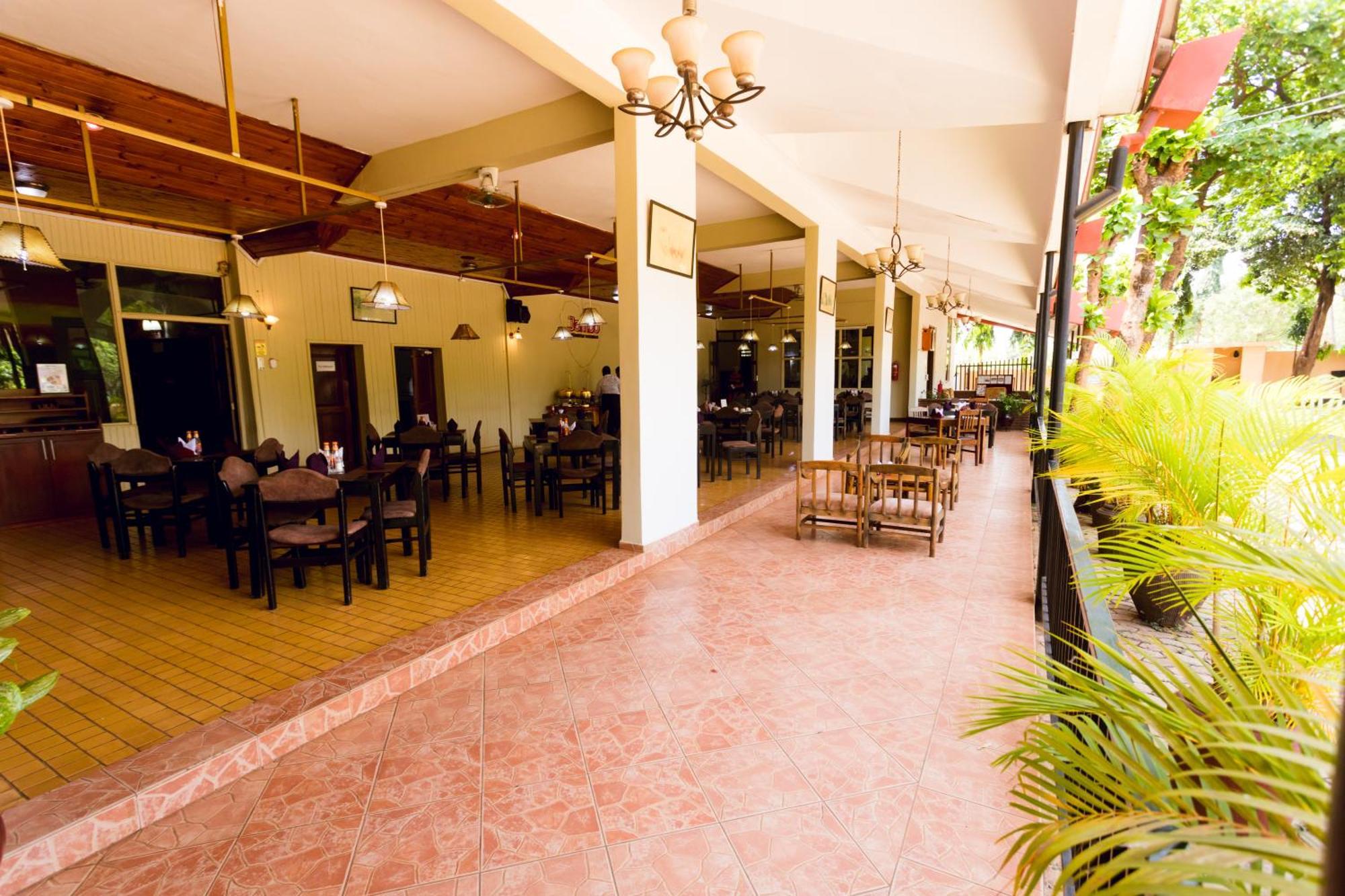 Keys Hotel Moshi Luaran gambar