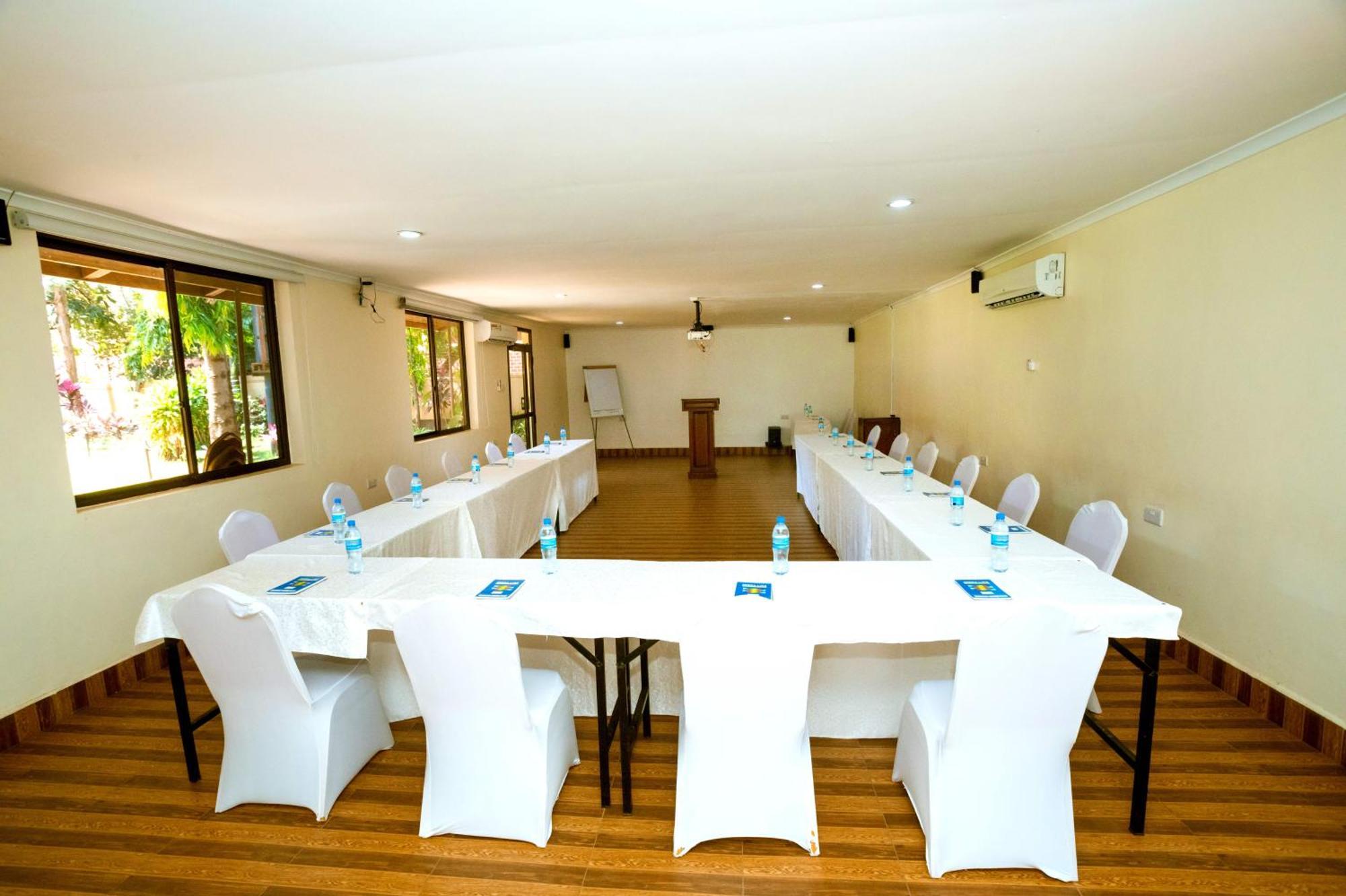 Keys Hotel Moshi Luaran gambar