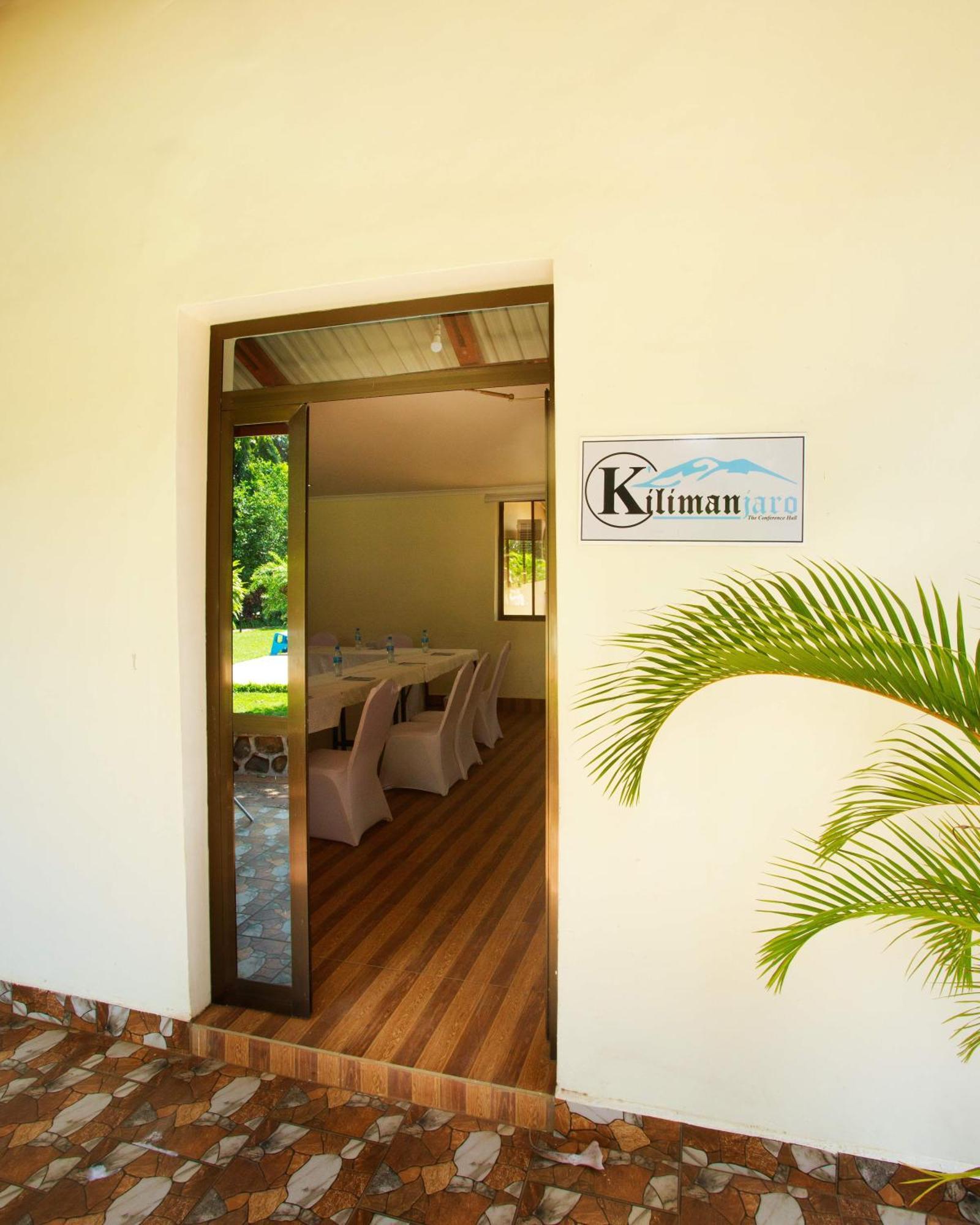Keys Hotel Moshi Luaran gambar