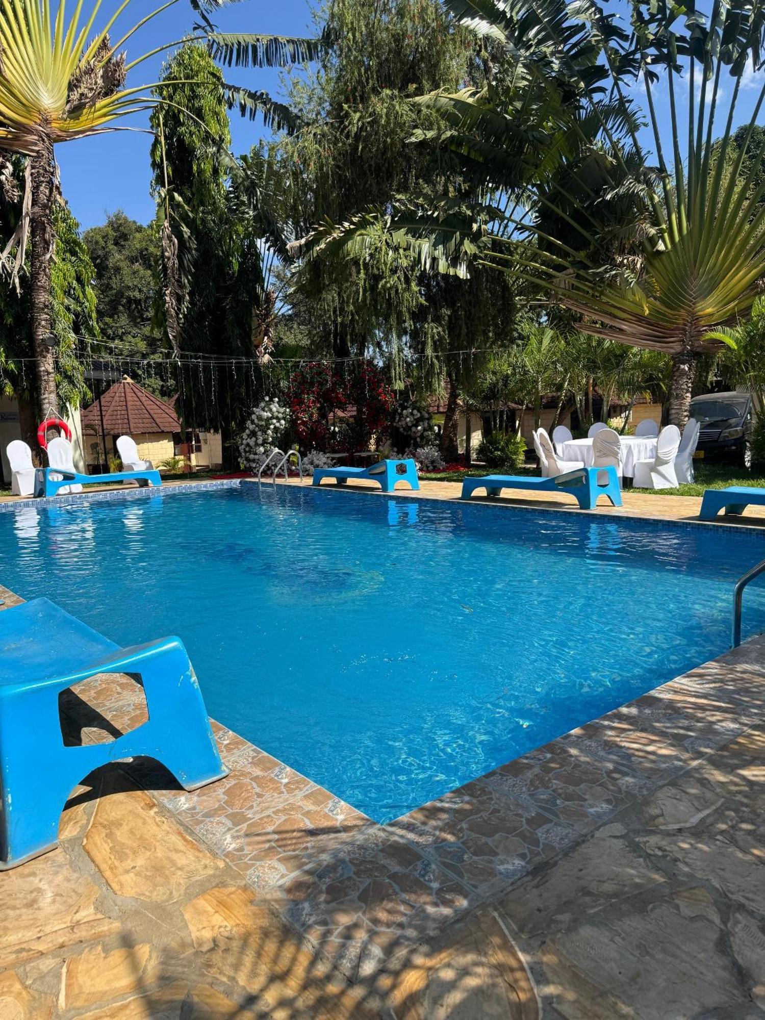 Keys Hotel Moshi Luaran gambar
