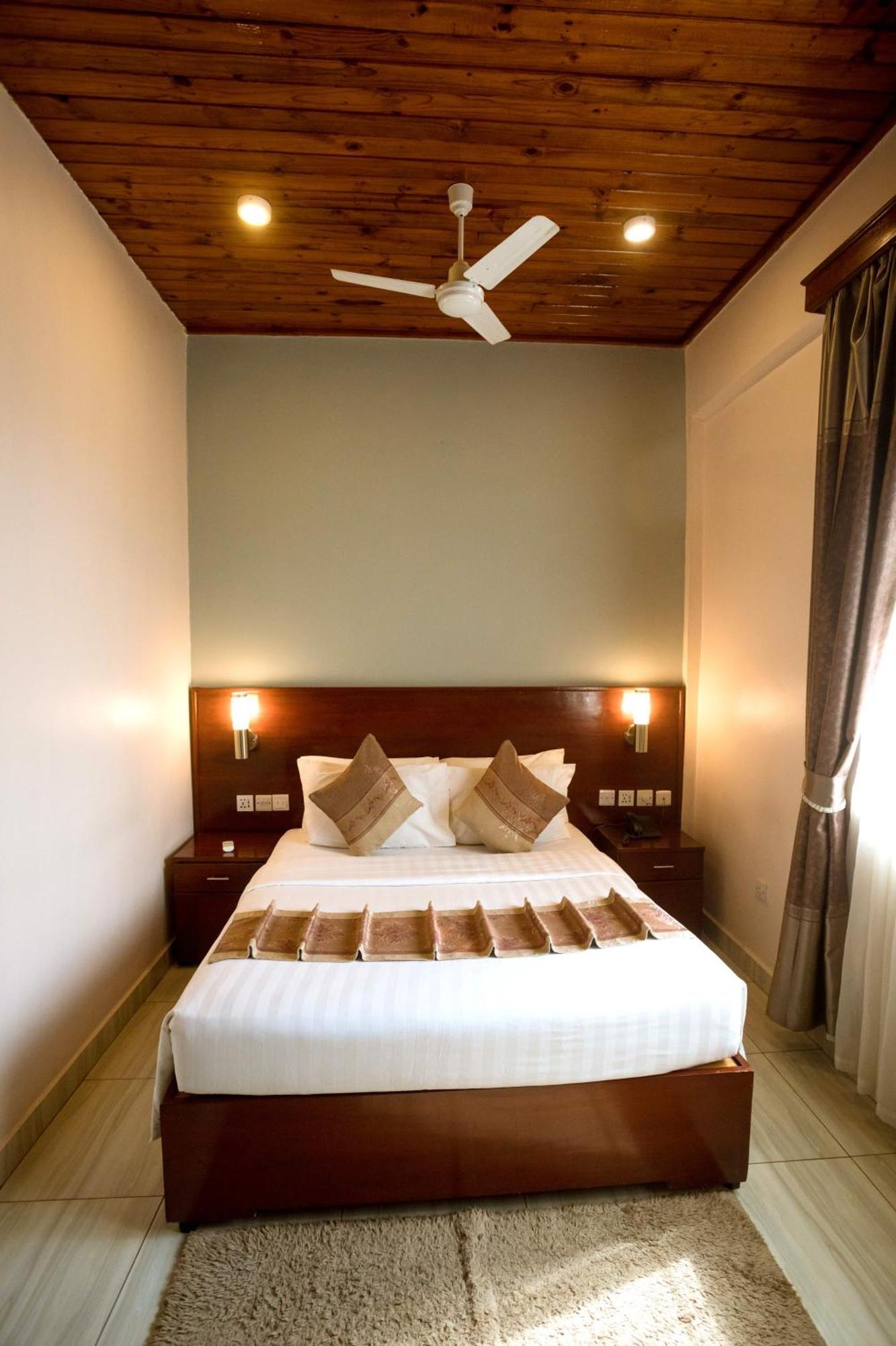 Keys Hotel Moshi Luaran gambar