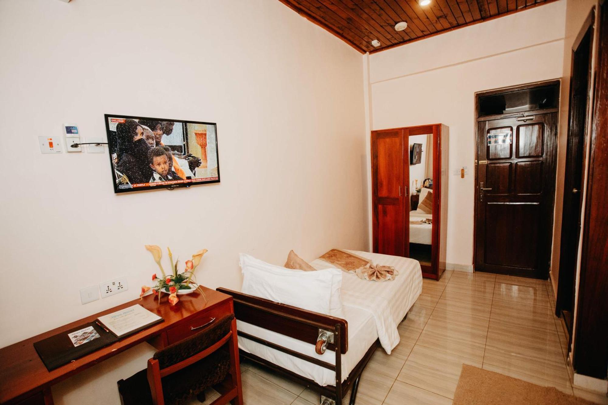 Keys Hotel Moshi Luaran gambar
