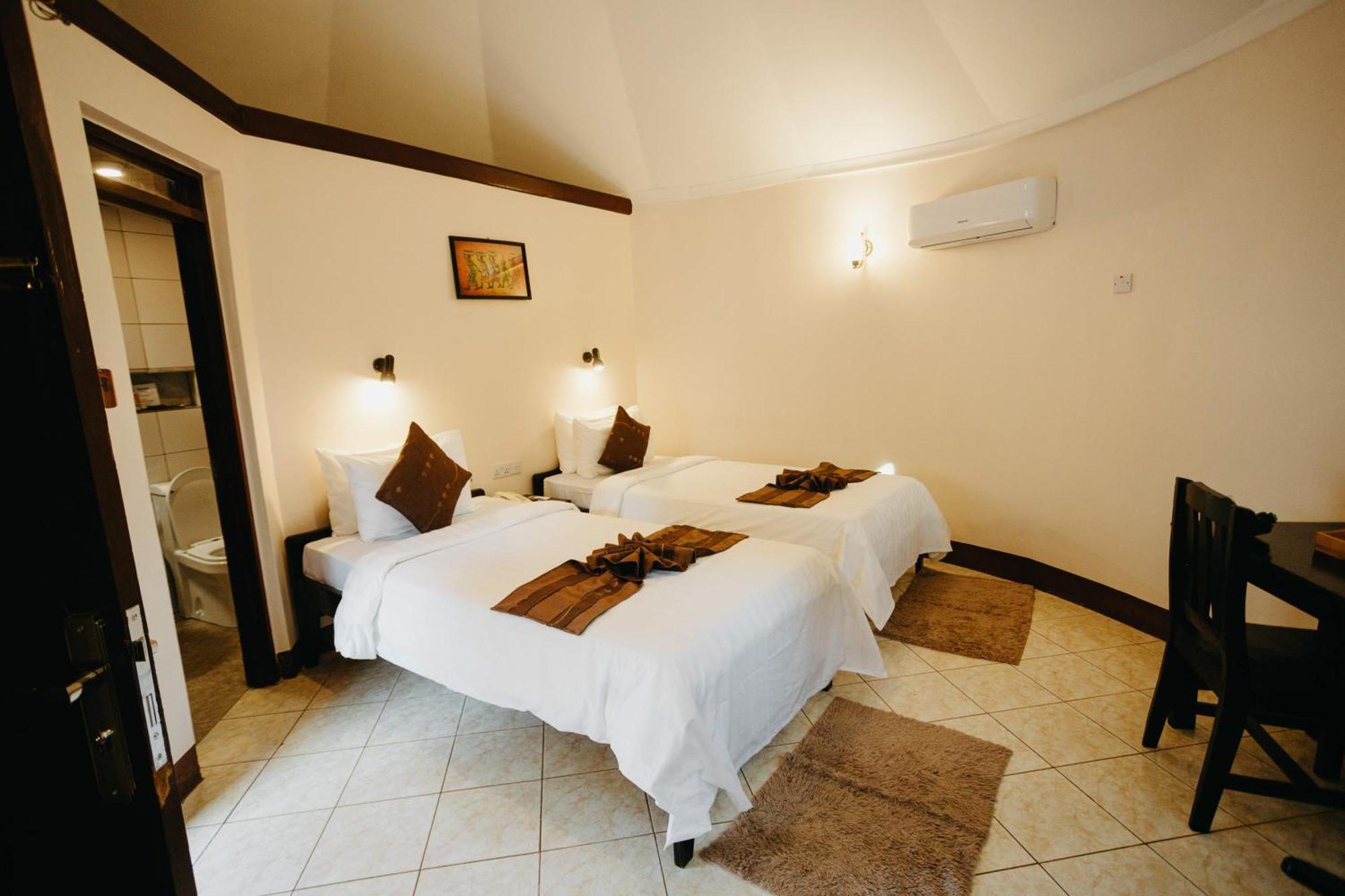 Keys Hotel Moshi Luaran gambar