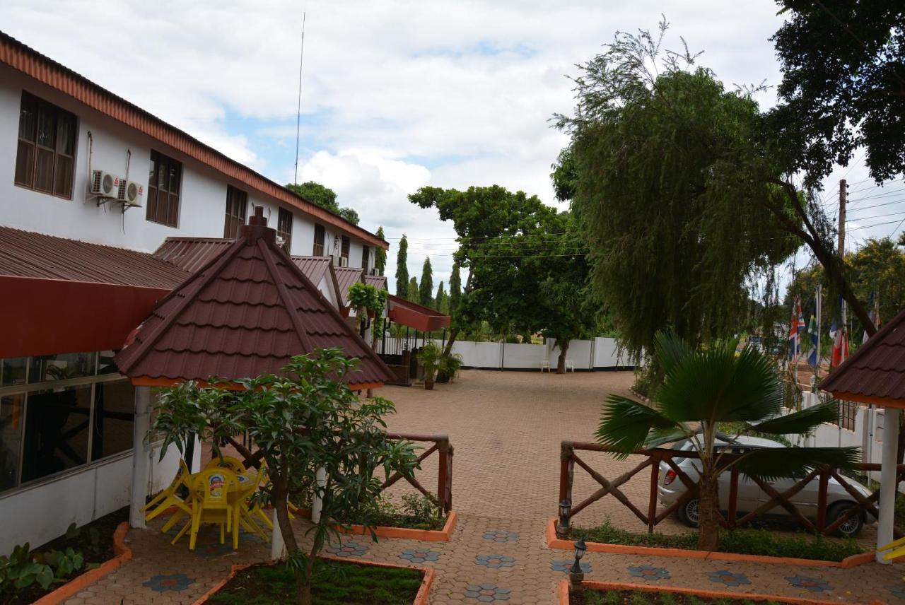 Keys Hotel Moshi Luaran gambar